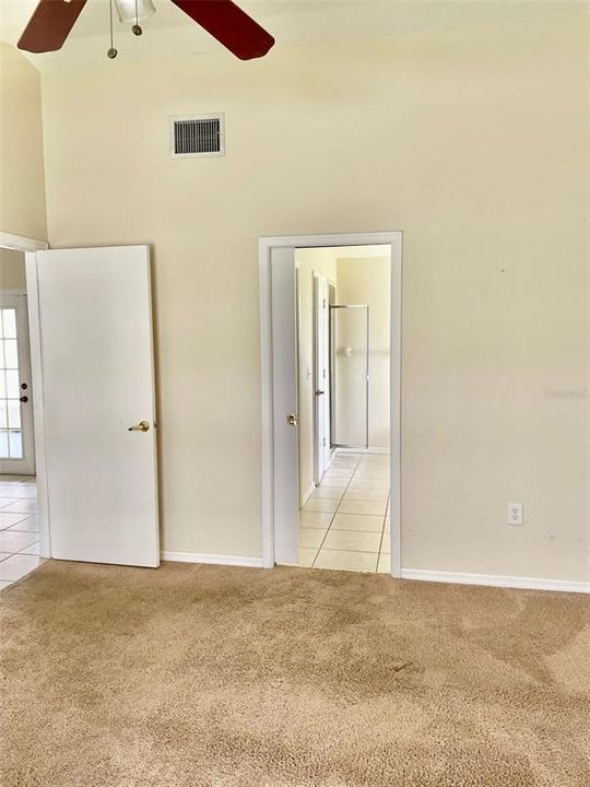 Recently Sold: $280,000 (4 beds, 2 baths, 1913 Square Feet)