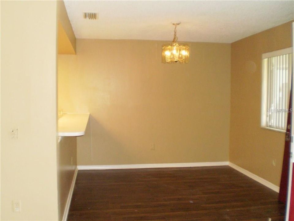 Recently Rented: $1,200 (2 beds, 2 baths, 900 Square Feet)