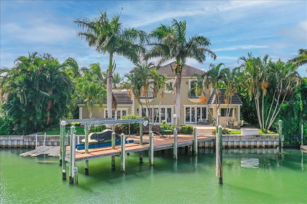 Recently Sold: $2,275,000 (4 beds, 4 baths, 3732 Square Feet)