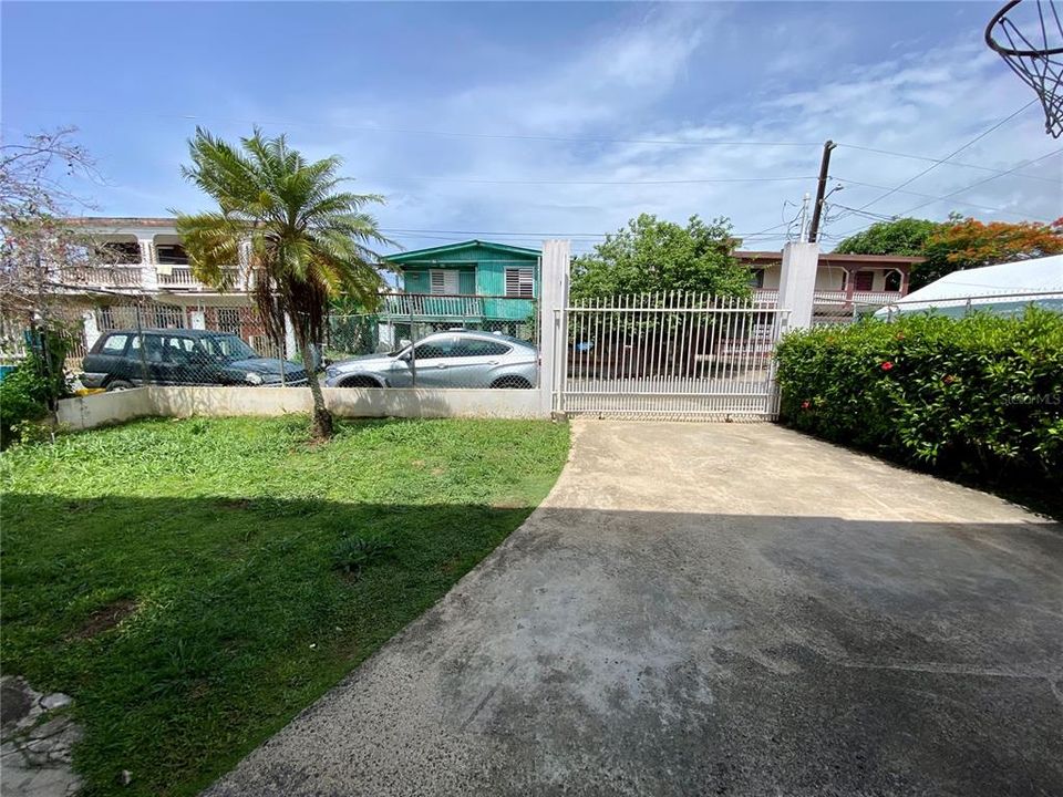 Recently Sold: $126,000 (3 beds, 2 baths, 1088 Square Feet)