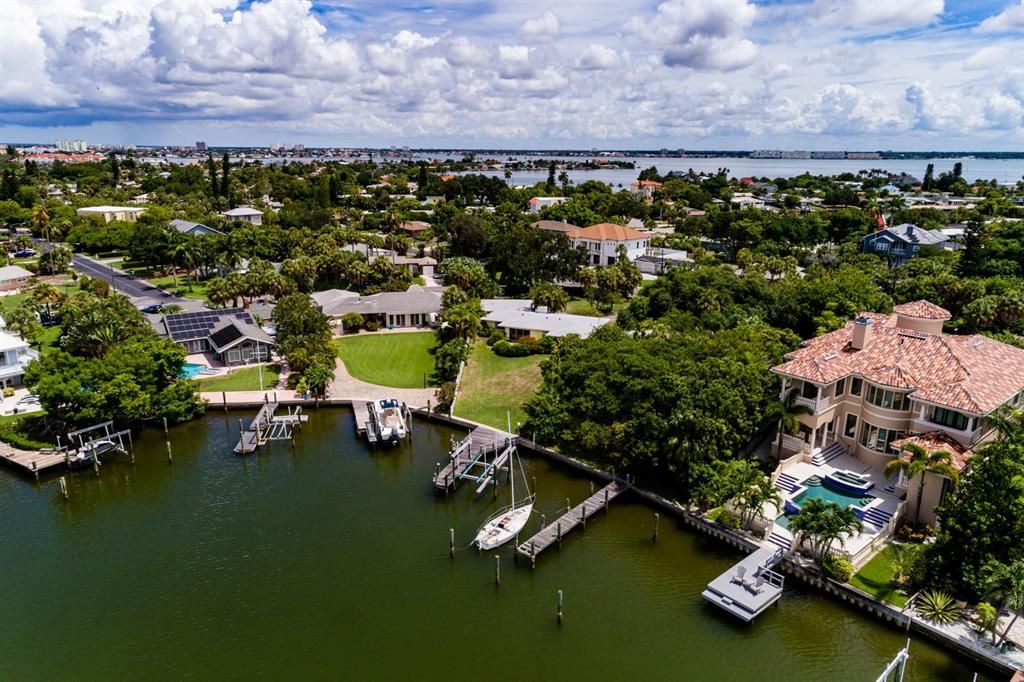 Recently Sold: $1,600,000 (4 beds, 2 baths, 1694 Square Feet)