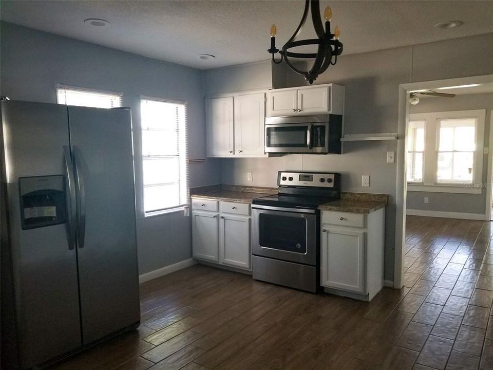 Recently Rented: $1,350 (3 beds, 1 baths, 1120 Square Feet)