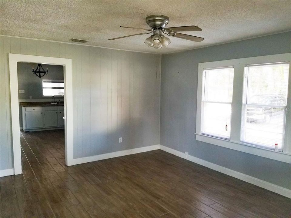 Recently Rented: $1,350 (3 beds, 1 baths, 1120 Square Feet)