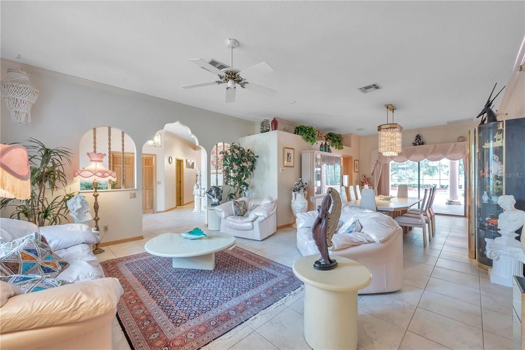 Recently Sold: $600,000 (5 beds, 3 baths, 3970 Square Feet)