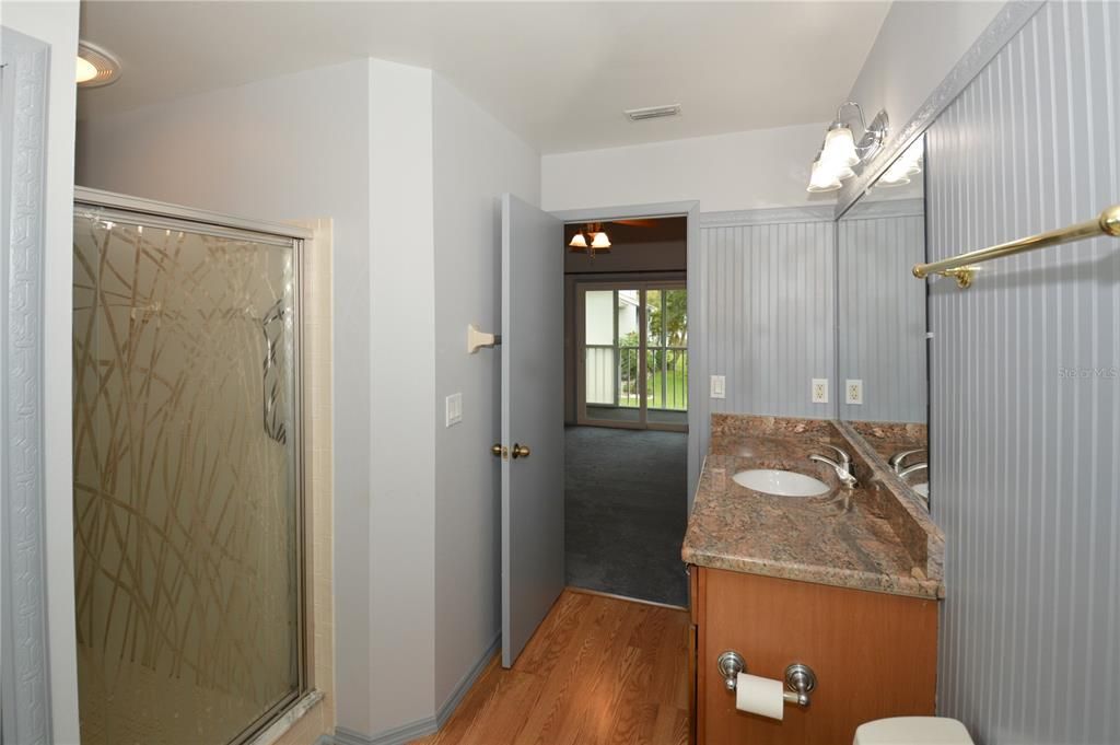最近售出: $339,900 (2 贝兹, 2 浴室, 970 平方英尺)