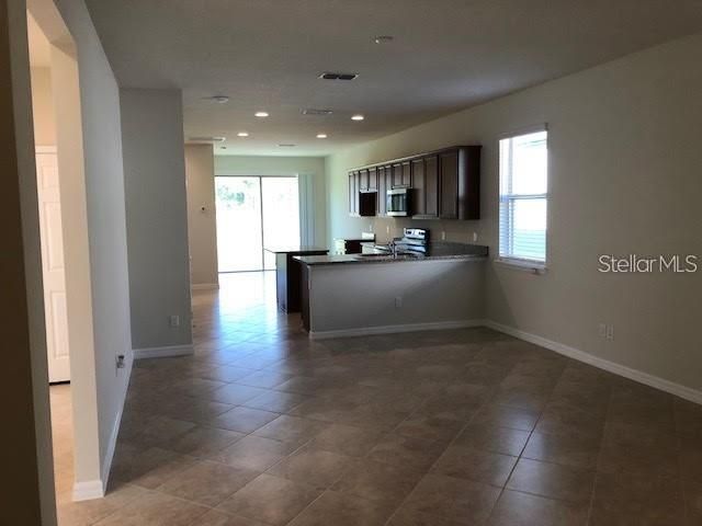 Recently Rented: $1,800 (3 beds, 2 baths, 1560 Square Feet)