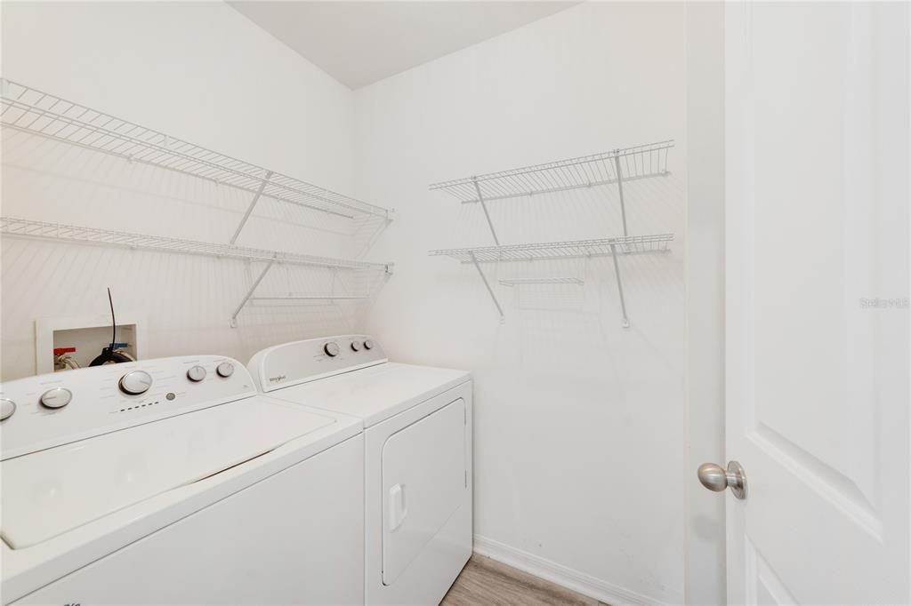 Recently Rented: $1,450 (1 beds, 1 baths, 947 Square Feet)