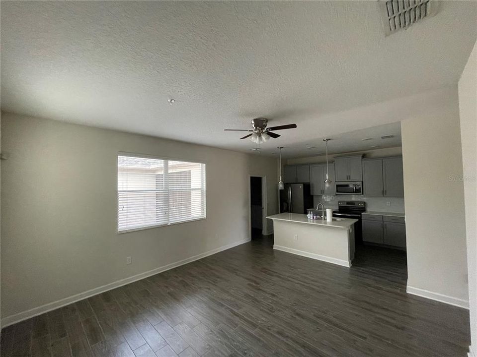 Recently Rented: $2,300 (3 beds, 2 baths, 1599 Square Feet)