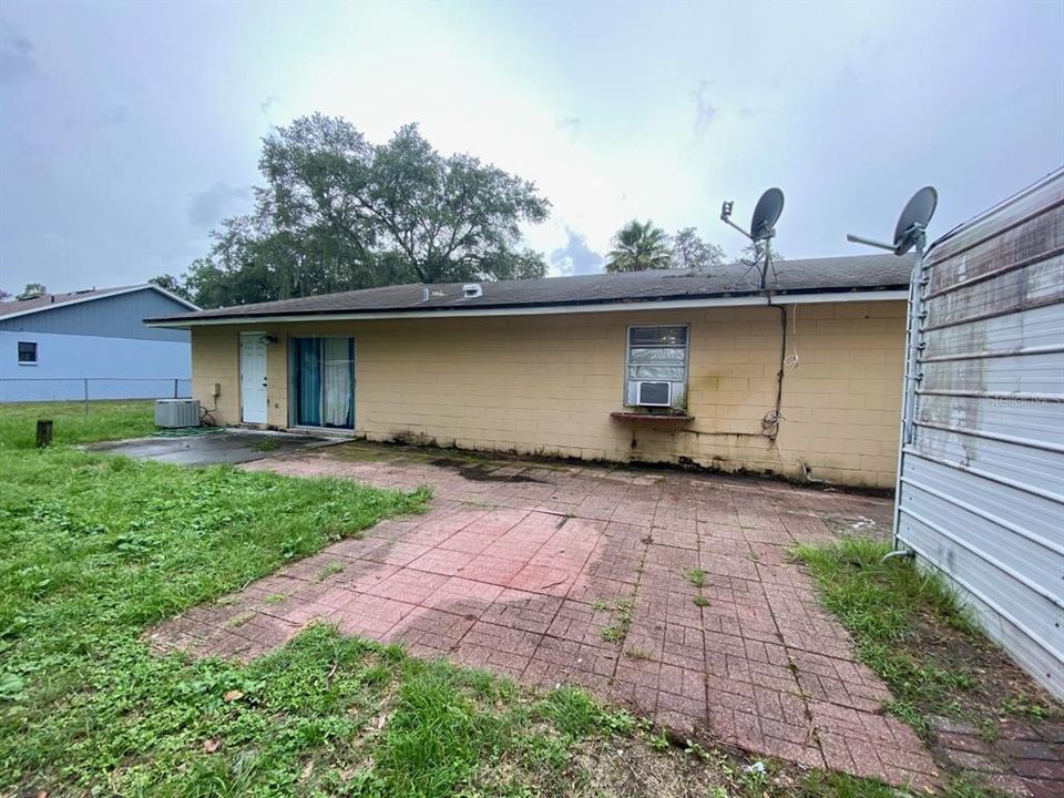 Recently Sold: $160,000 (3 beds, 2 baths, 1172 Square Feet)