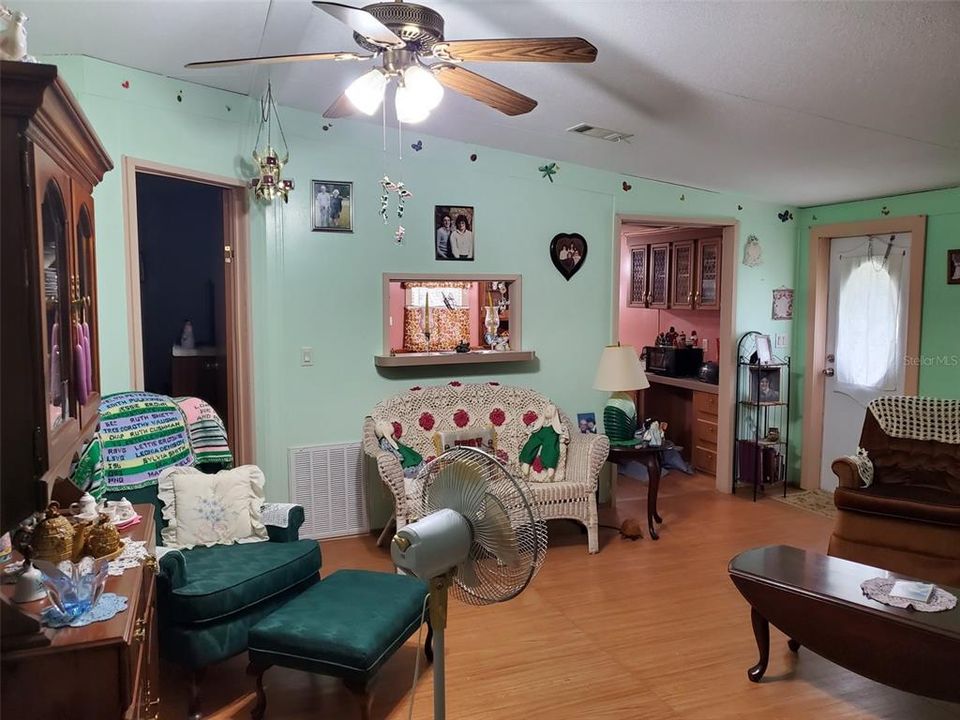Recently Sold: $135,000 (3 beds, 2 baths, 1188 Square Feet)