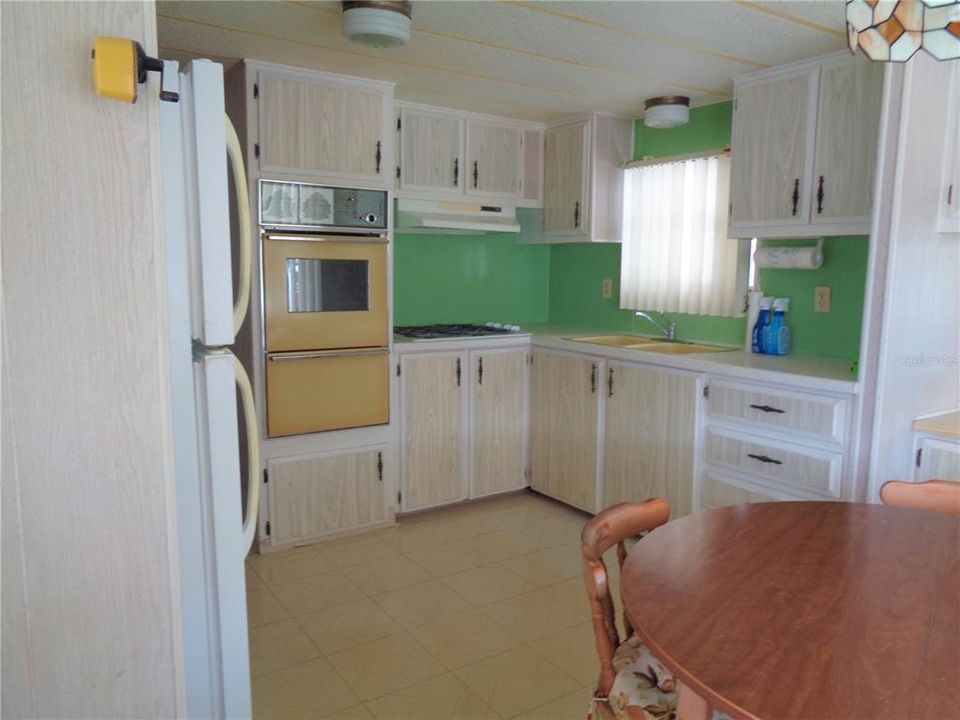 Spacious Kitchen with Gas Cook Top and Wall OVen