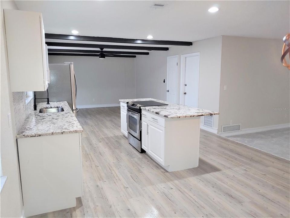 Recently Sold: $399,900 (3 beds, 2 baths, 1475 Square Feet)