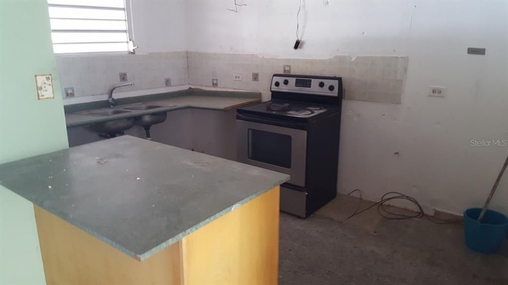 Vendido Recientemente: $76,500 (3 camas, 1 baños, 1250 Pies cuadrados)