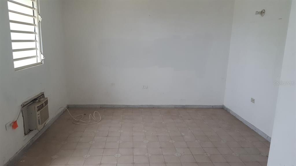 Vendido Recientemente: $76,500 (3 camas, 1 baños, 1250 Pies cuadrados)