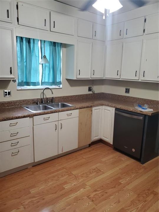Recently Sold: $98,500 (3 beds, 1 baths, 1228 Square Feet)