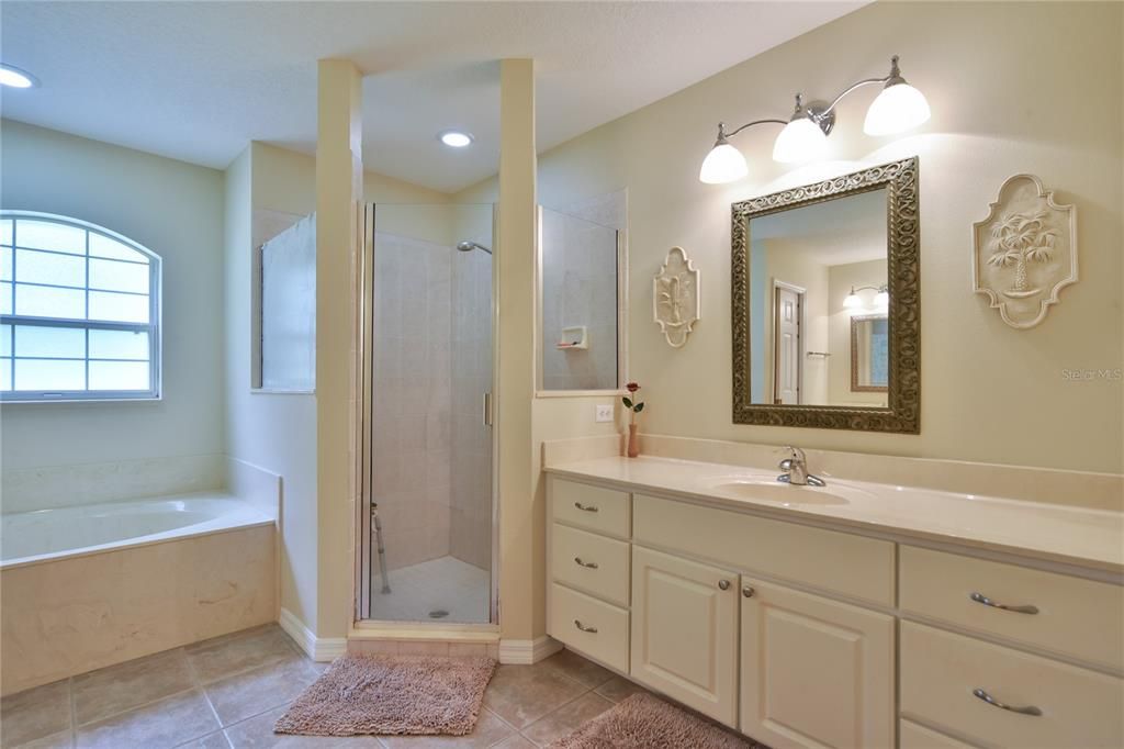 最近售出: $409,000 (3 贝兹, 2 浴室, 1928 平方英尺)