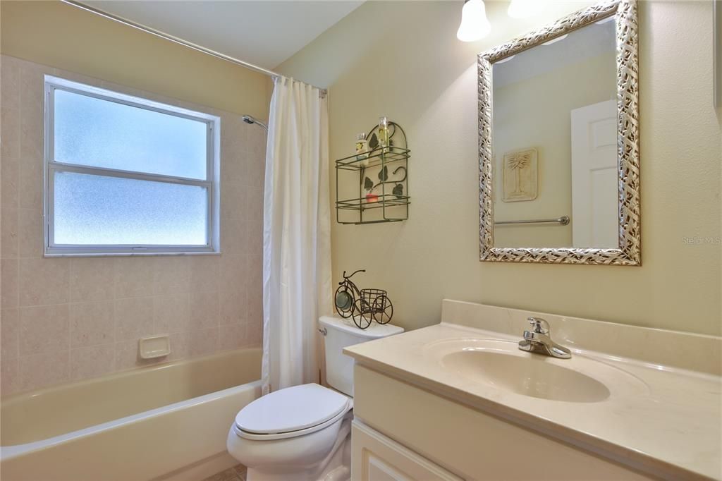 最近售出: $409,000 (3 贝兹, 2 浴室, 1928 平方英尺)