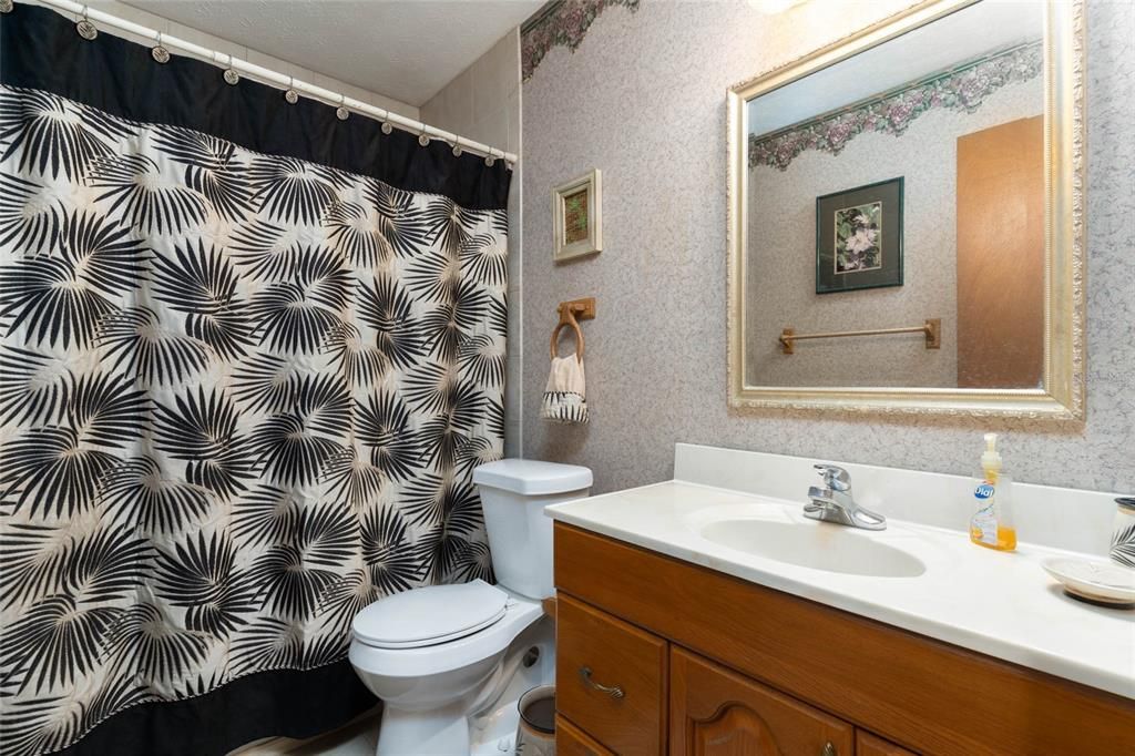 Recently Sold: $325,000 (3 beds, 2 baths, 1639 Square Feet)