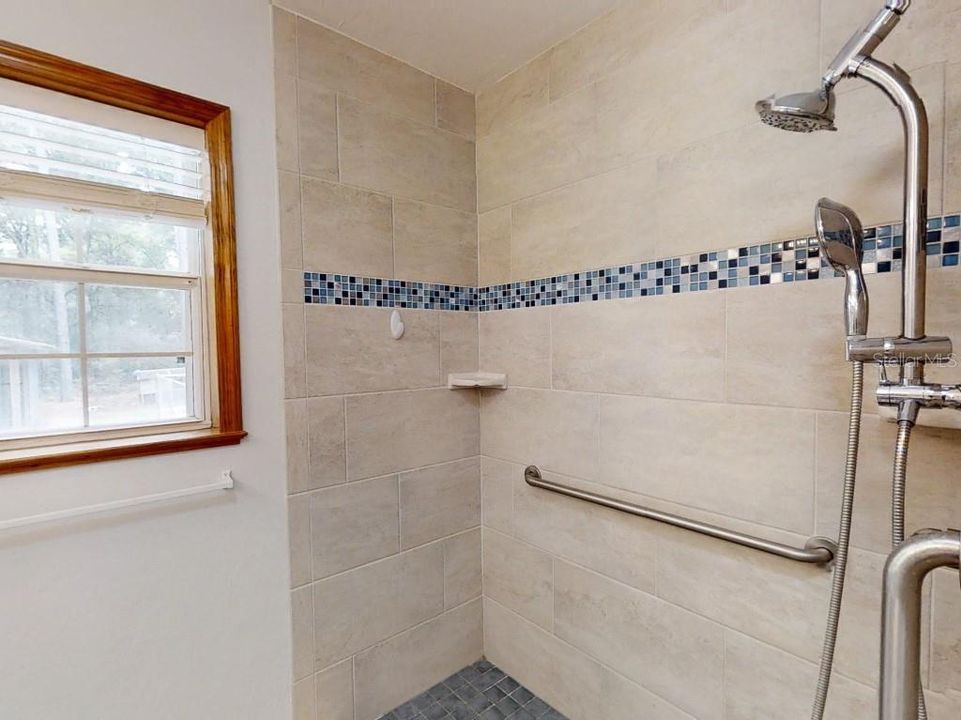 最近售出: $235,000 (3 贝兹, 2 浴室, 1575 平方英尺)