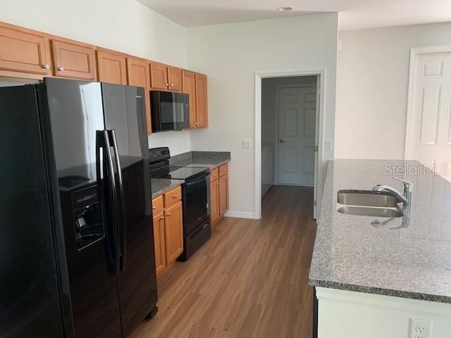 Recently Rented: $1,900 (3 beds, 2 baths, 1477 Square Feet)