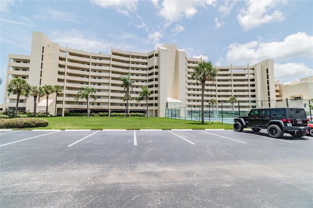 Recently Sold: $179,900 (1 beds, 1 baths, 733 Square Feet)