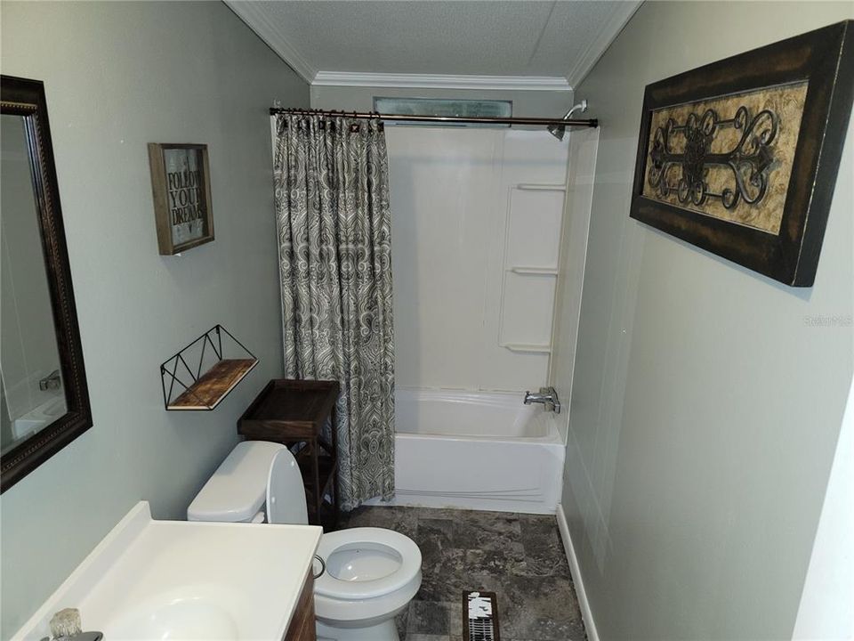 最近售出: $116,000 (3 贝兹, 2 浴室, 864 平方英尺)