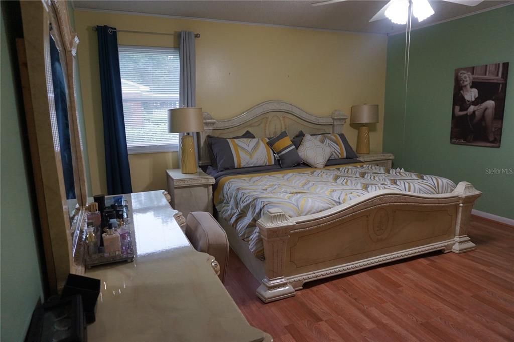 Vendido Recientemente: $250,000 (3 camas, 2 baños, 2087 Pies cuadrados)