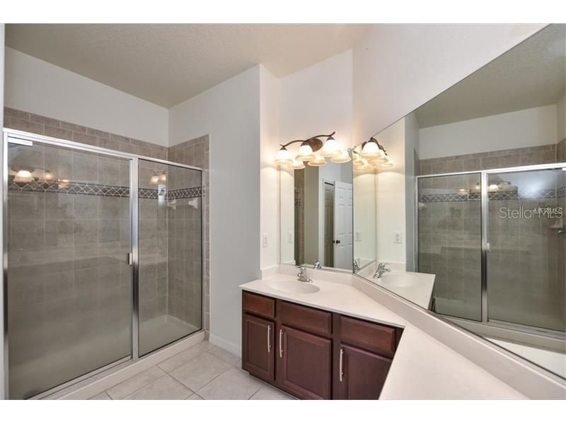 最近售出: $290,000 (3 贝兹, 2 浴室, 1954 平方英尺)