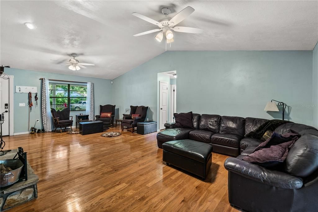 Recently Sold: $450,000 (3 beds, 2 baths, 2066 Square Feet)