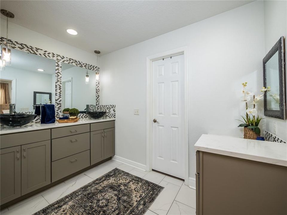 Master Bathroom 1st Floor