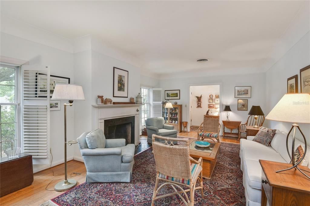 Recently Sold: $699,000 (3 beds, 2 baths, 1952 Square Feet)