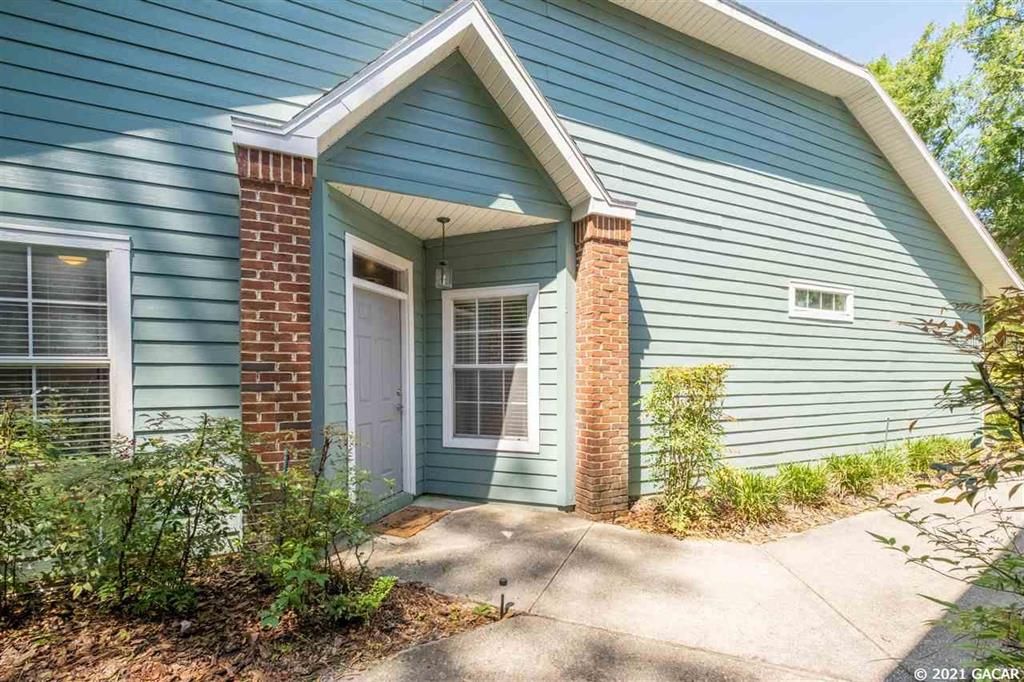 Recently Sold: $179,900 (2 beds, 2 baths, 941 Square Feet)