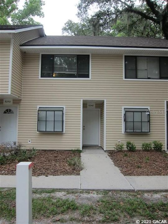 Recently Rented: $925 (2 beds, 1 baths, 1016 Square Feet)