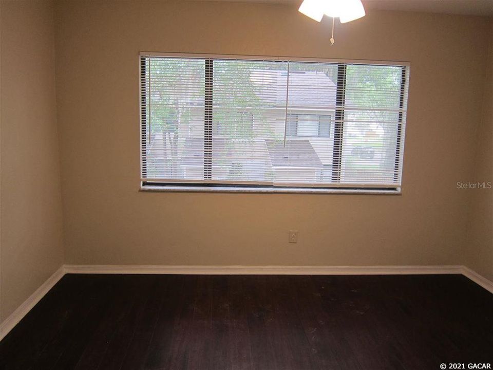 Recently Rented: $925 (2 beds, 1 baths, 1016 Square Feet)