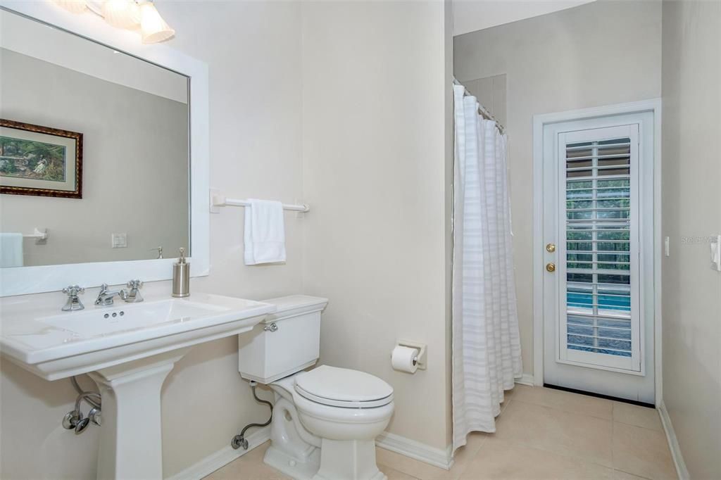 Full bathroom with direct access to pool