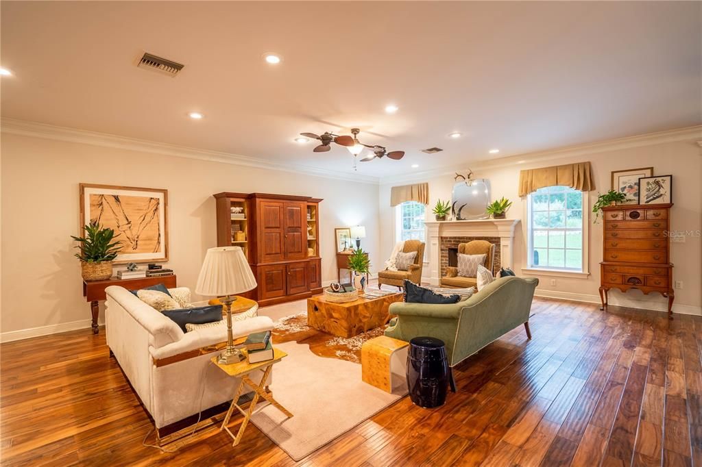 Recently Sold: $1,399,000 (5 beds, 3 baths, 3988 Square Feet)