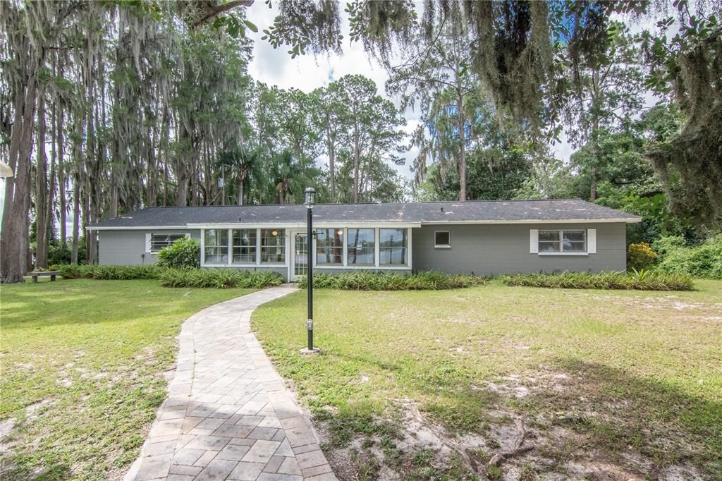 Recently Sold: $3,270,000 (3 beds, 2 baths, 1904 Square Feet)