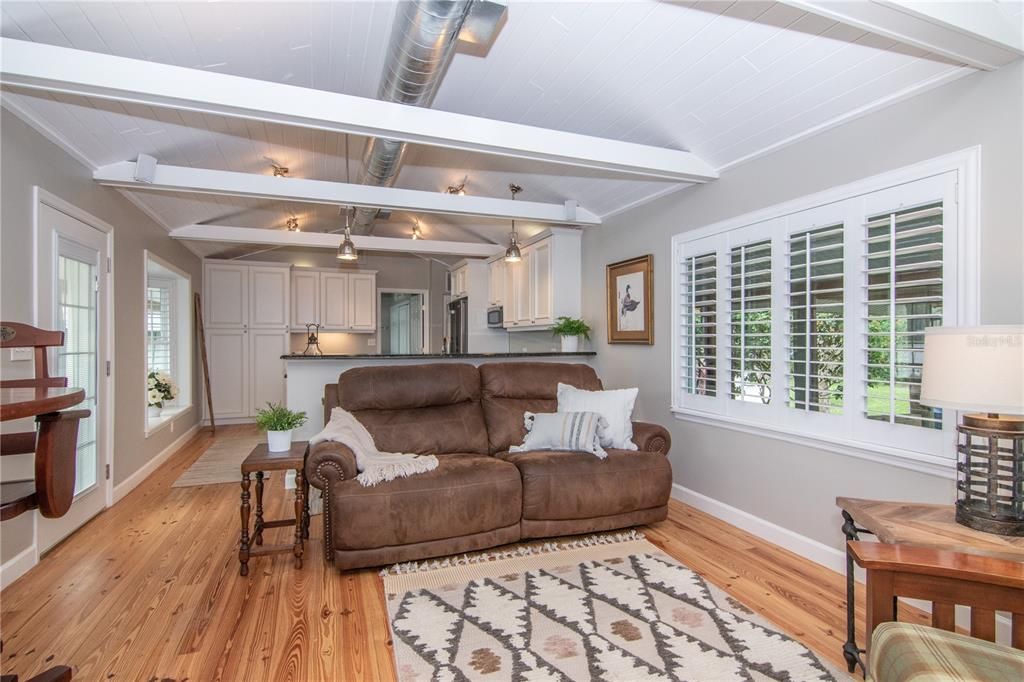 Recently Sold: $3,270,000 (3 beds, 2 baths, 1904 Square Feet)