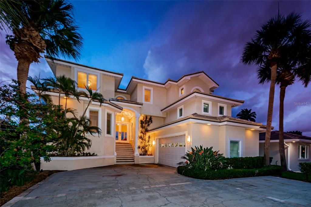 Recently Sold: $2,595,000 (4 beds, 4 baths, 3784 Square Feet)