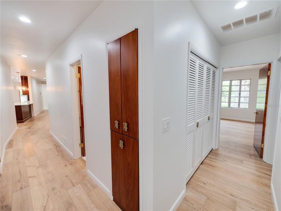 Vendido Recientemente: $895,000 (4 camas, 5 baños, 4381 Pies cuadrados)