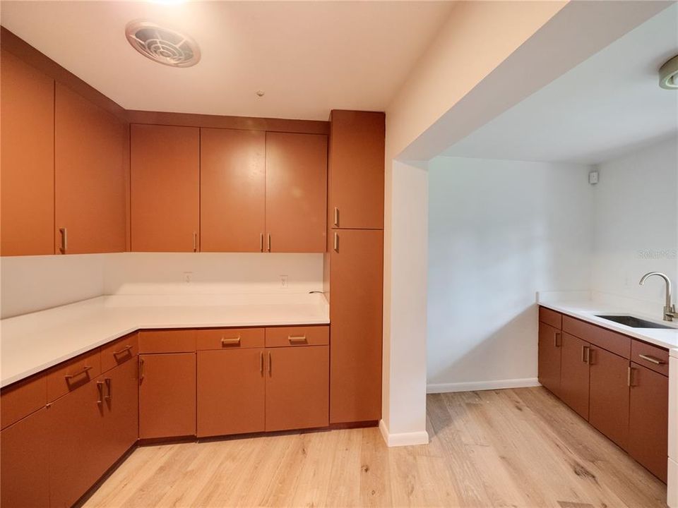 Vendido Recientemente: $895,000 (4 camas, 5 baños, 4381 Pies cuadrados)