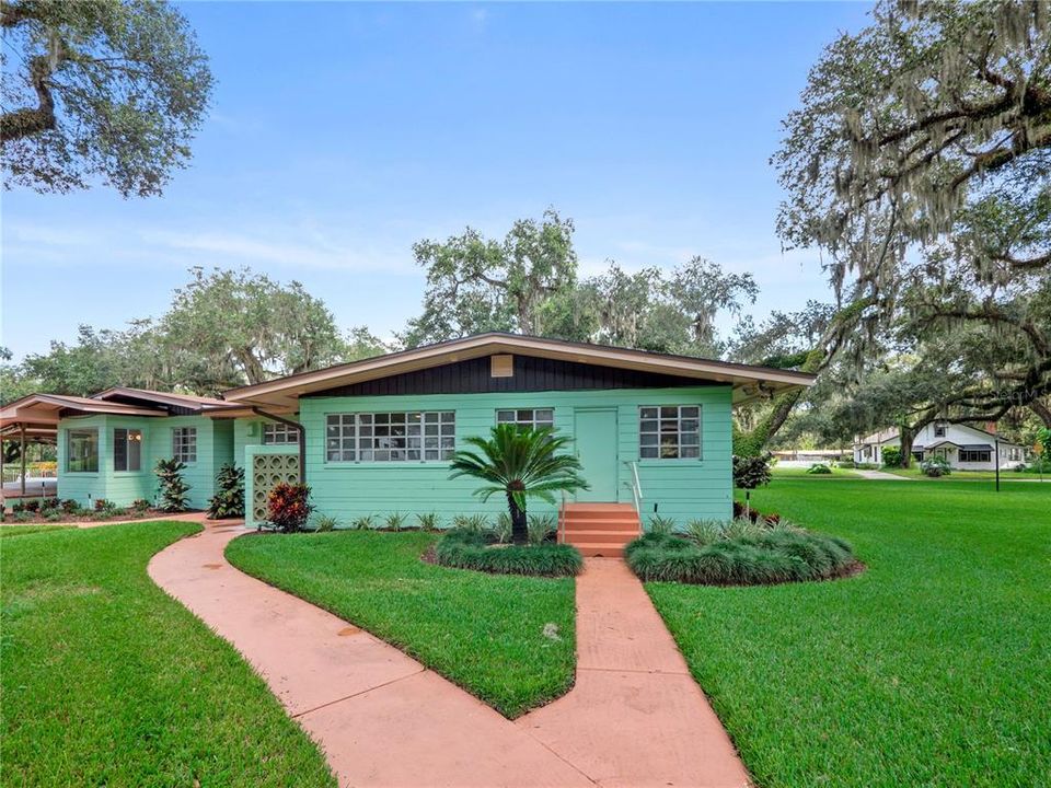 Recently Sold: $895,000 (4 beds, 5 baths, 4381 Square Feet)