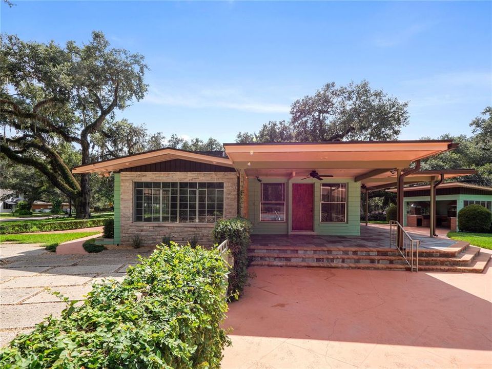 Recently Sold: $895,000 (4 beds, 5 baths, 4381 Square Feet)