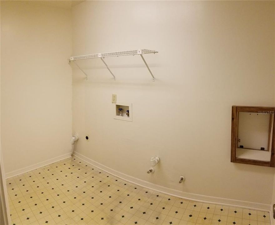 合同活跃: $499,000 (0 贝兹, 0 浴室, 3990 平方英尺)