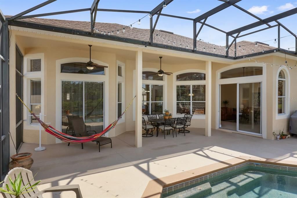 Large, covered lanai, perfect for entertaining