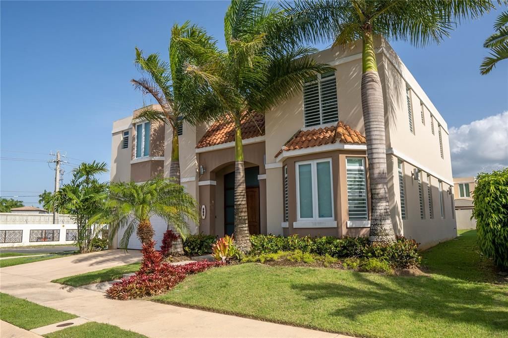 Recently Sold: $800,000 (4 beds, 2 baths, 2913 Square Feet)