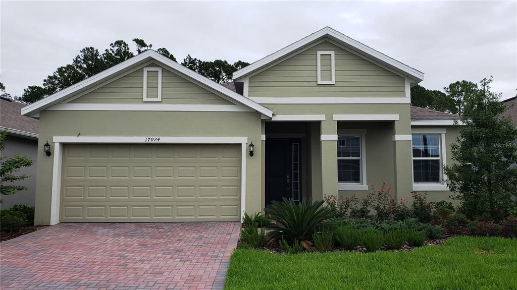 Recently Sold: $370,400 (4 beds, 2 baths, 1966 Square Feet)