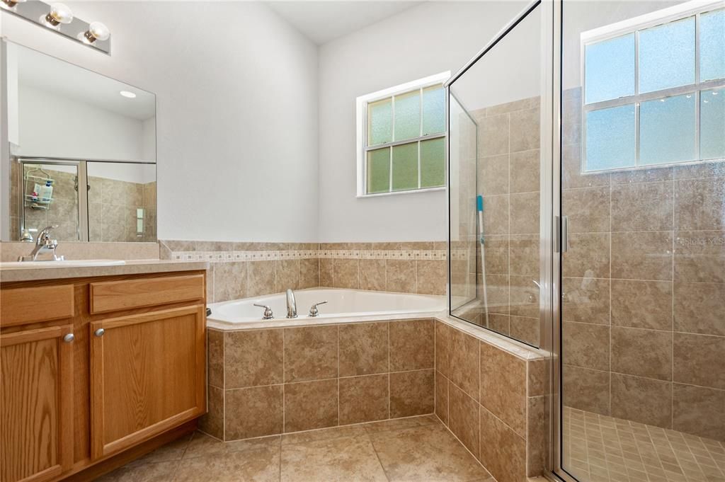 最近售出: $449,000 (4 贝兹, 3 浴室, 3003 平方英尺)