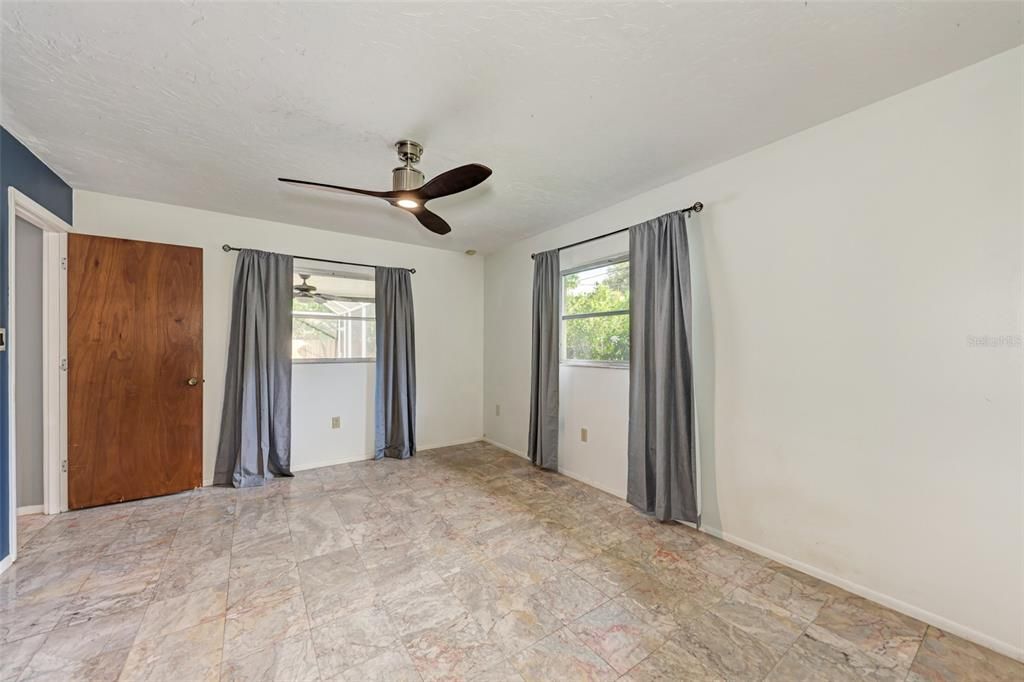 Recently Sold: $330,000 (2 beds, 2 baths, 1269 Square Feet)