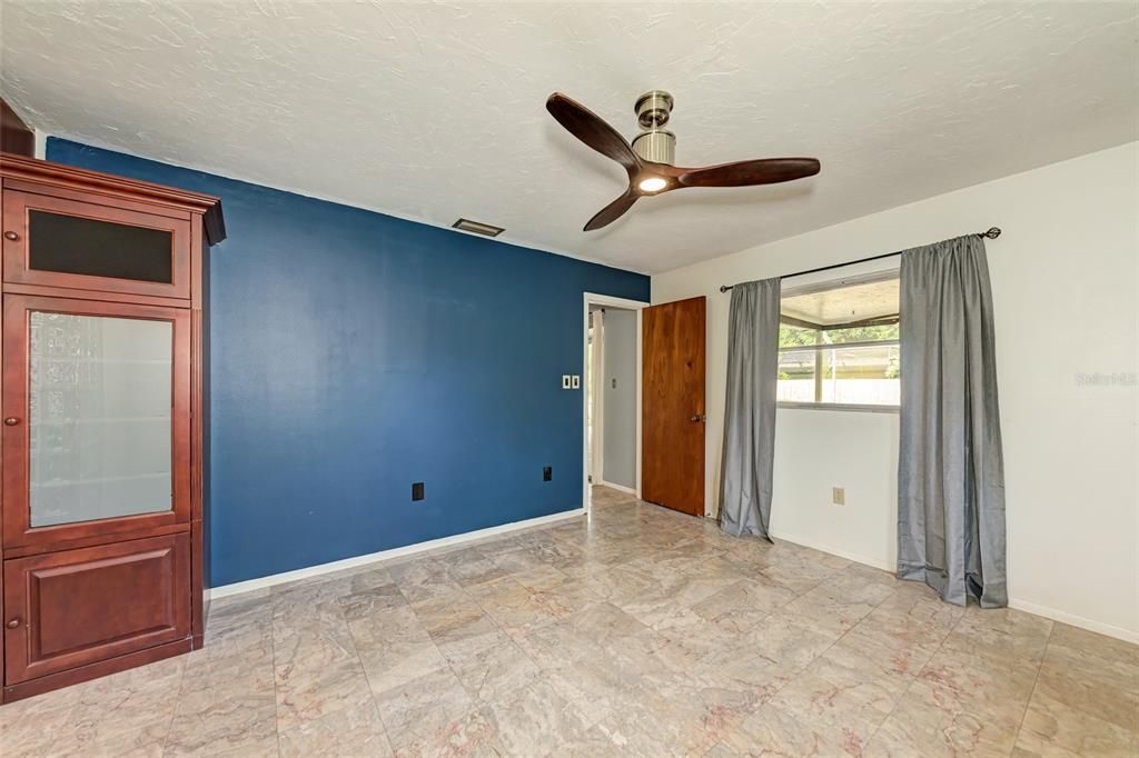 Recently Sold: $330,000 (2 beds, 2 baths, 1269 Square Feet)